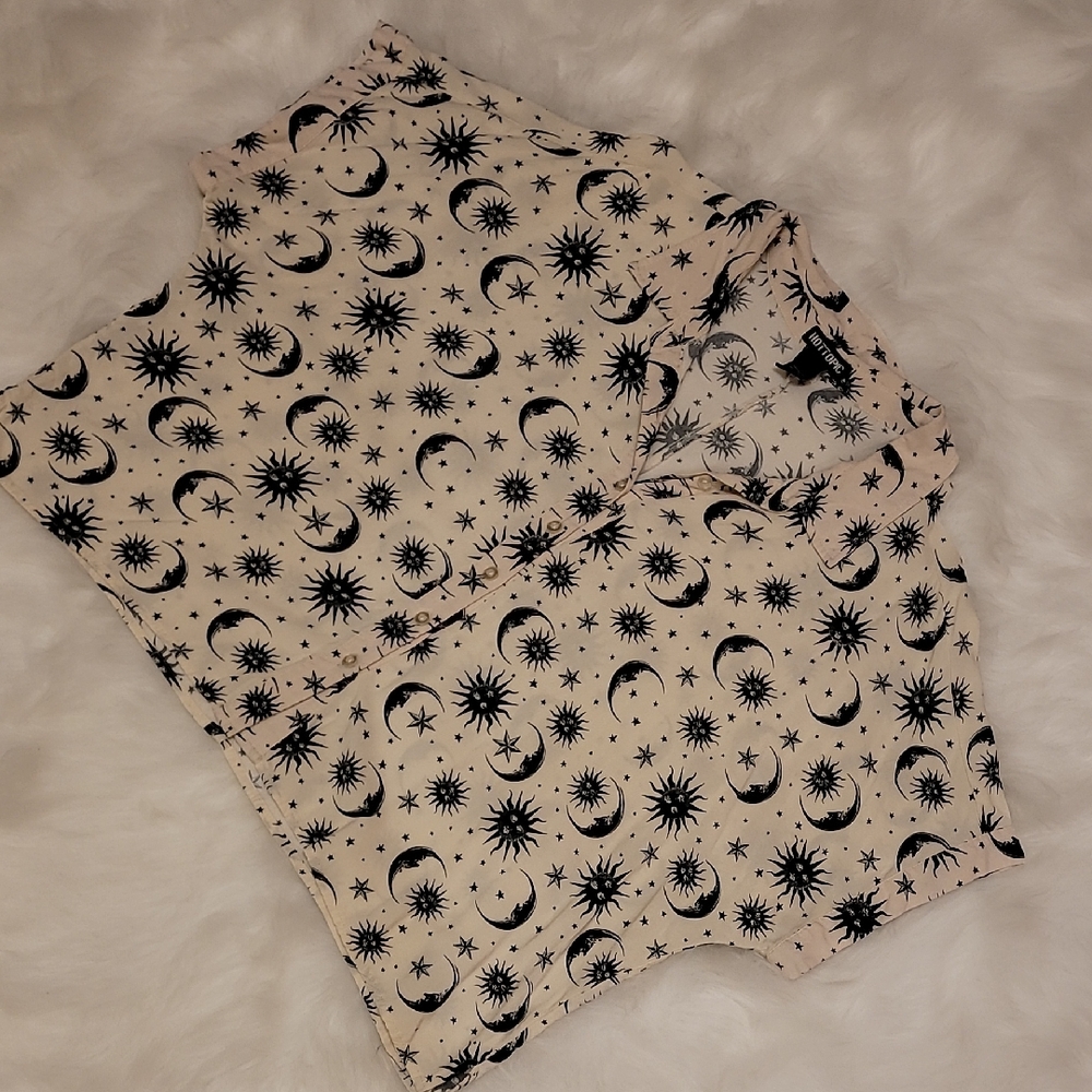 Hot Topic Sun and Moon Print Shirt